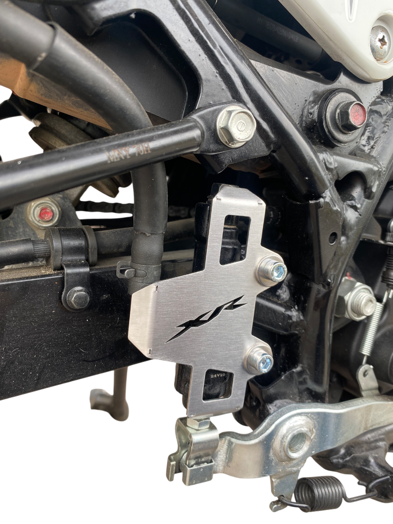 PROTECTOR BOMBA FRENO TRASERO HONDA XR 190 2.0