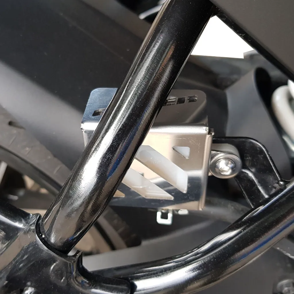 protector deposito trasero gixxer 250 (2).webp