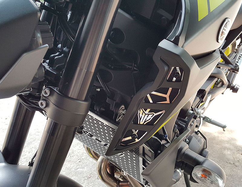 PLATINAS VENTILACION YAMAHA MT09 V2 2017 UP 1