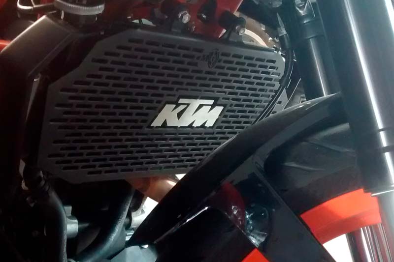 PROTECTOR RADIADOR KTM DUKE 390 (2013-2016) 1