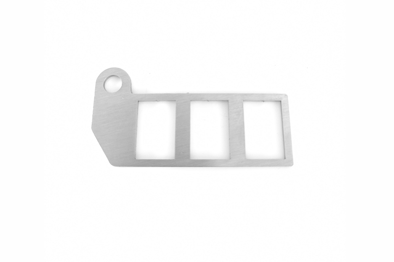 [FUN1901003] SOPORTE DE SWITCH CUADRADO TRES PUESTOS