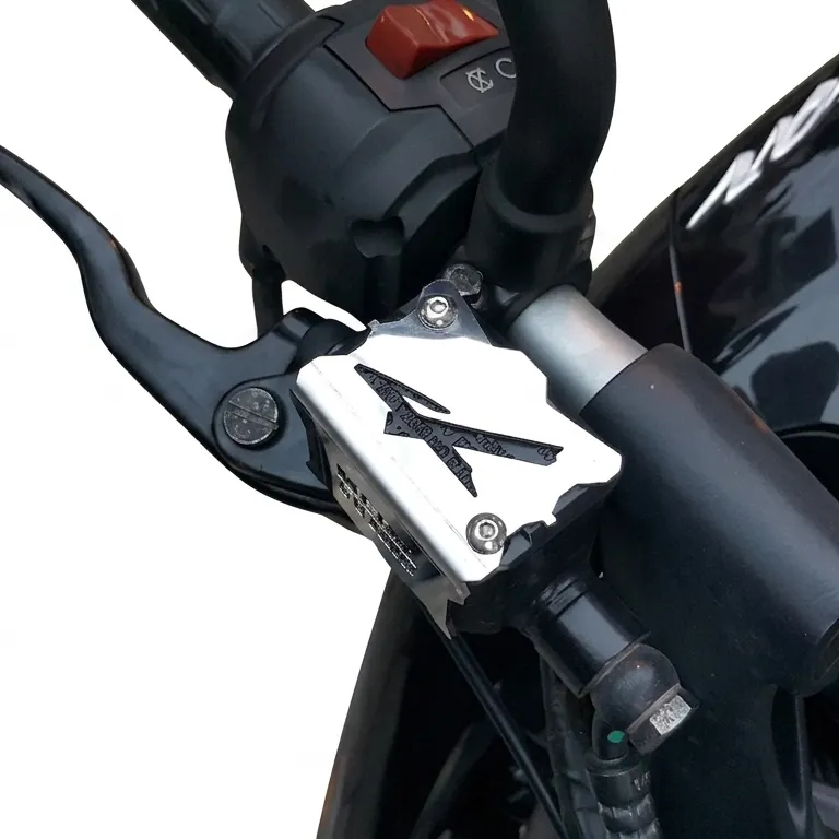 [PBA04011014] PROTECTOR DEPOSITO DELANTERO BAJAJ PULSAR 180-200NS-220 (Plateado)
