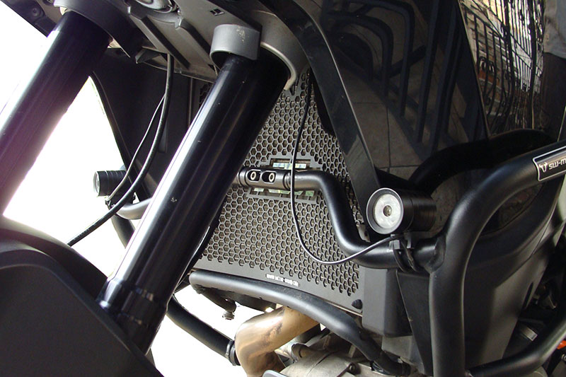 [PKT0101016] PROTECTOR RADIADOR KTM ADVENTURE 1050-1190 Y 1290 (Plateado)