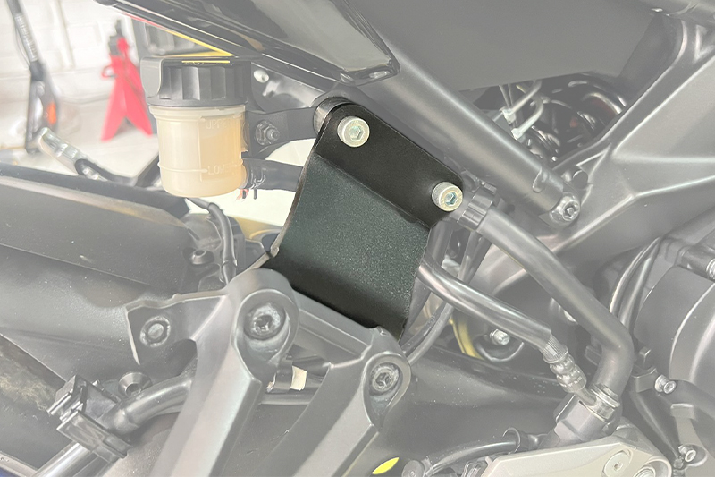 EXTENSORES DE POSAPIES TRASERO MT09 V3