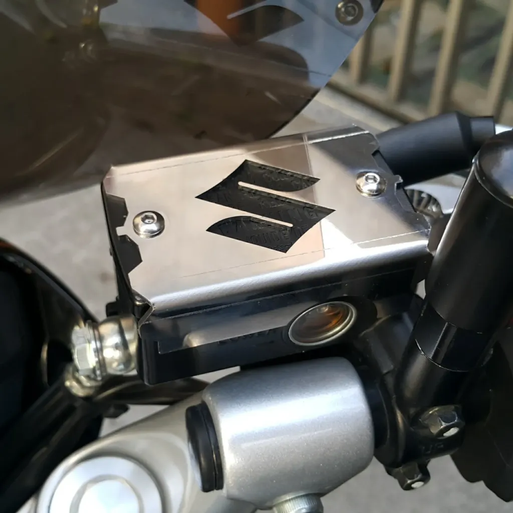 PROTECTOR DE DEPOSITO CLUTCH SUZUKI VSTROM 1000 ABS Y 1050