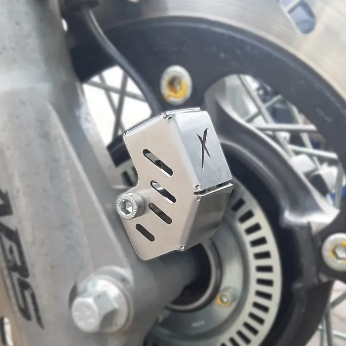 [PHE1126626] PROTECTOR SENSOR ABS DELANTERO HERO XPULSE 200 4V (Plateado)