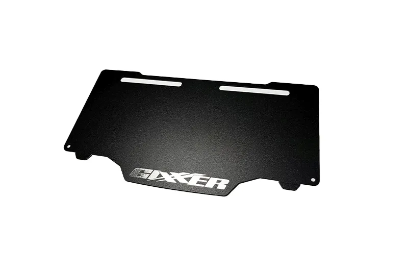 PROTECTOR DE PLACA SUZUKI GIXXER GRABADO