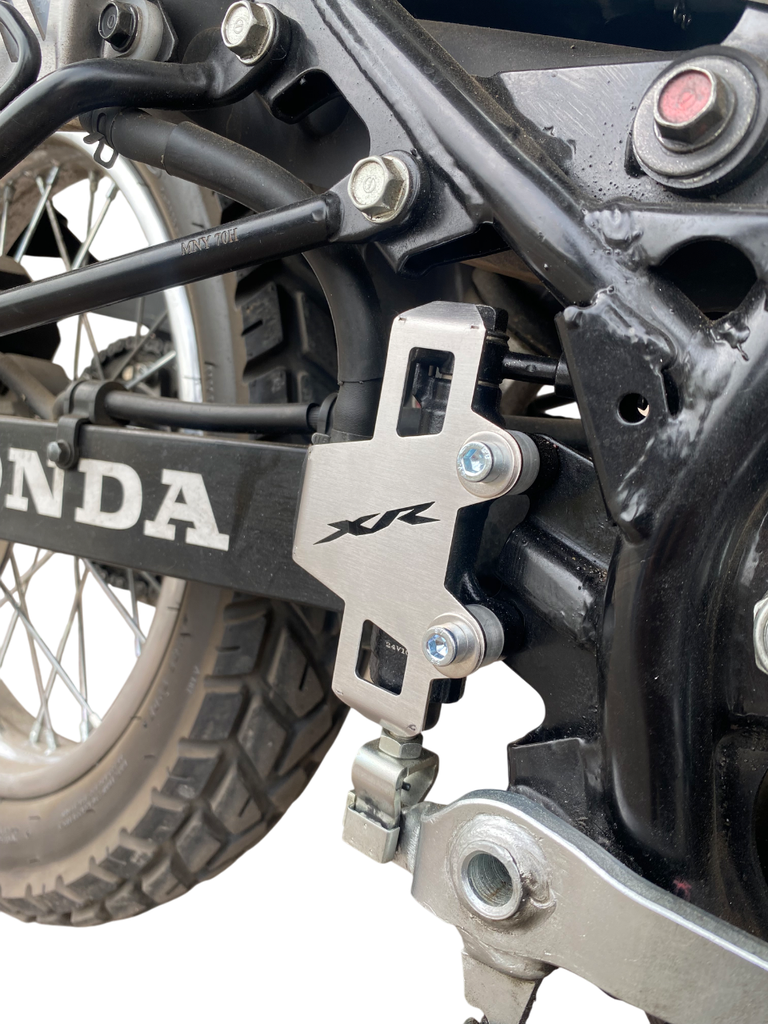 PROTECTOR BOMBA FRENO TRASERO HONDA XR 190 2.0