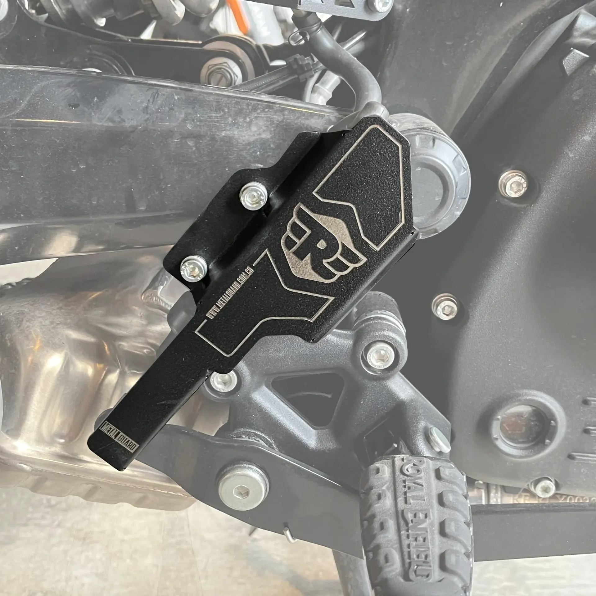 [PRO0427682] PROTECTOR BOMBA TRASERA ROYAL ENFIELD GRR 450